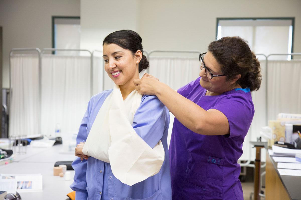 Radiology students use equipment during lab class 